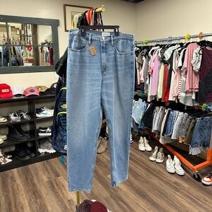 Frame denim high rise taper jean light/medium wash size 32
